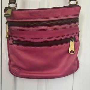 Vintage Fossil Fuchsia Leather Crossbody Bag  in good condition.
